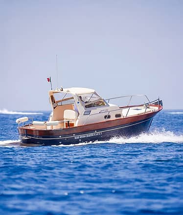 Private boat tour with typical gozzo Jeranto 7.50