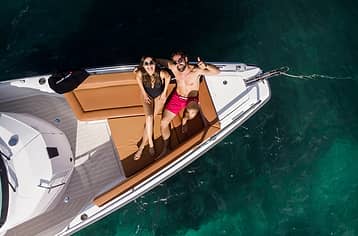 Private boat tour of Capri on an Axopar 28