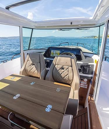 Private boat tour of Capri on an Axopar 28