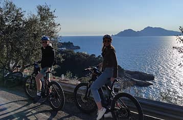 Sorrento: Food Tour by E-Bike and Visit at Vinegar Cellar