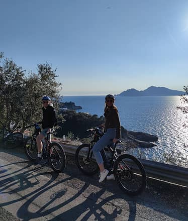 Sorrento: Food Tour by E-Bike and Visit at Vinegar Cellar