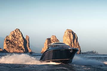 Luxury Experience: Exclusive Riva 44 Speedboat Transfer to and from Capri