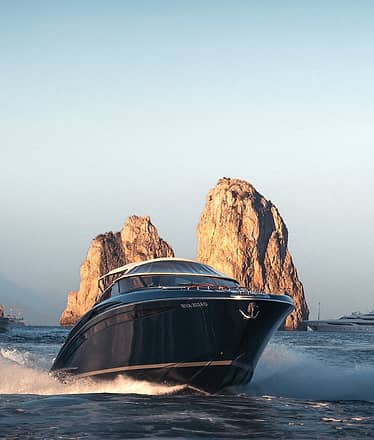 Esperienza di Lusso: Transfer Esclusivo con Motoscafo Riva 44 da e per Capri
