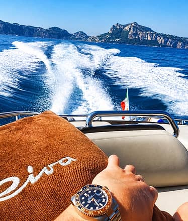 Luxury Experience: Exclusive Riva 44 Speedboat Transfer to and from Capri