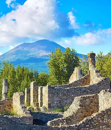 Tour of Pompei and Vesuvius from Sorrento, with pizza!