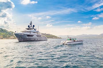 Tender service for yacht