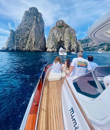 All Inclusive Premium Shared Capri Boat Tour + City Visit