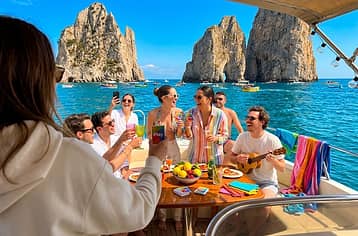 Capri Premium: tour per piccoli gruppi dal mare e via terra