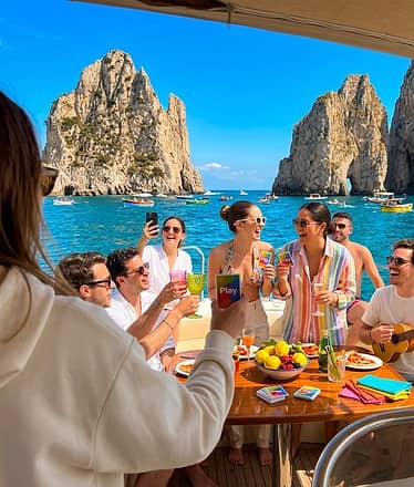 Capri Premium: tour per piccoli gruppi dal mare e via terra