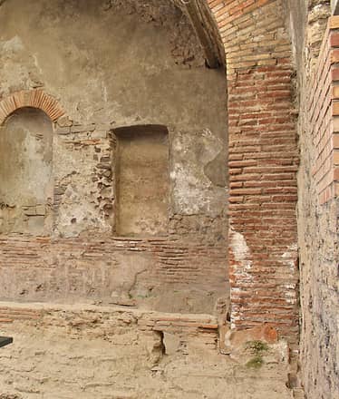 Skip-the-line guided tour of Pompeii, from Sorrento