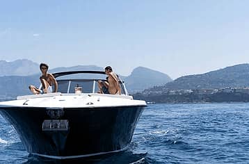 Private yacht transfer to and from Capri