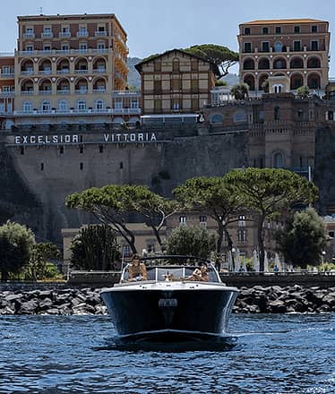 Private yacht transfer to and from Capri