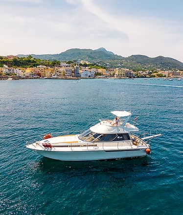 Private boat tour of Procida with brunch