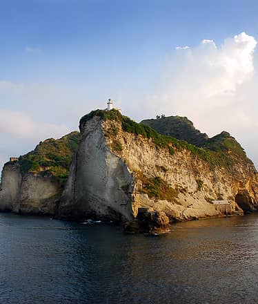 Private boat tour of Procida with brunch