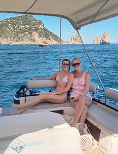 Tour privato in barca per Capri con fermata a Nerano per pranzo, intera giornata