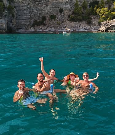 Tour privato in barca per Capri con fermata a Nerano per pranzo, intera giornata