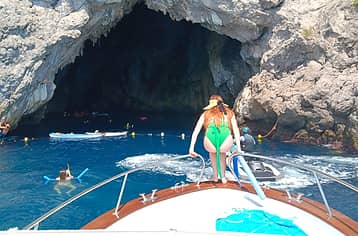 Private boat tour of the Amalfi Coast, Li Galli Island & Nerano