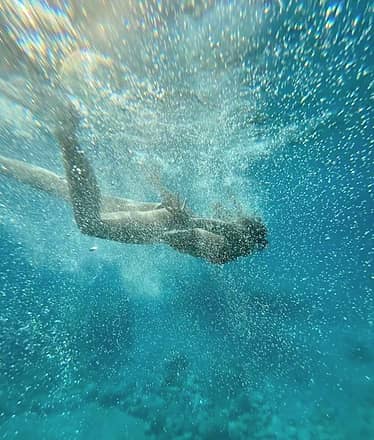 Mezza giornata in barca a Capri: grotte, Faraglioni e snorkeling