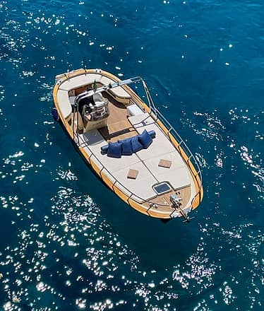 Gozzo 25 ft. with skipper