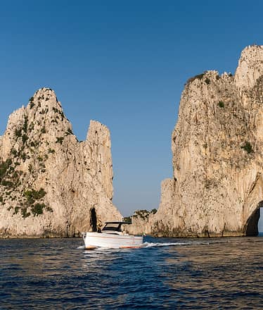 Capri by boat: grottoes, Faraglioni and natural wonders