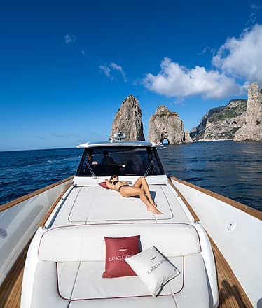 Capri by boat: grottoes, Faraglioni and natural wonders