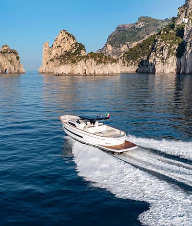 Capri by boat: grottoes, Faraglioni and natural wonders