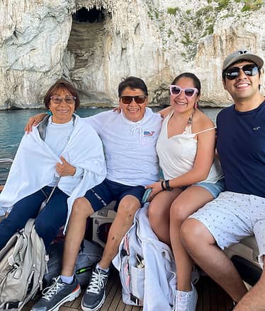 Group tour to Capri on a traditional boat: Faraglioni and grottoes at sea