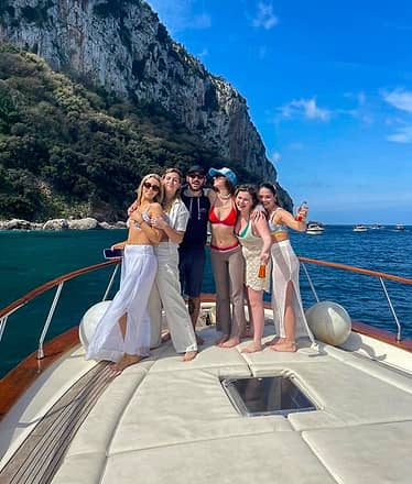 Dreamy private boat tour of Capri: grottoes, Faraglioni and relaxation