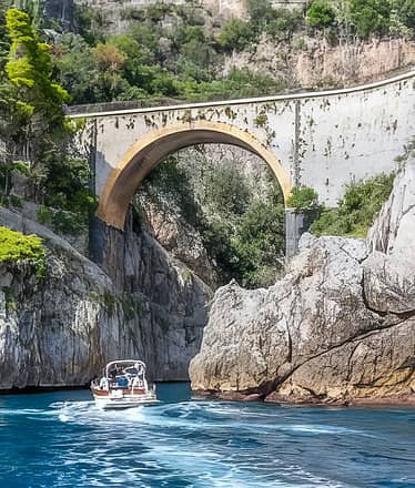 Semi-private boat tour of Positano and the Amalfi Coast