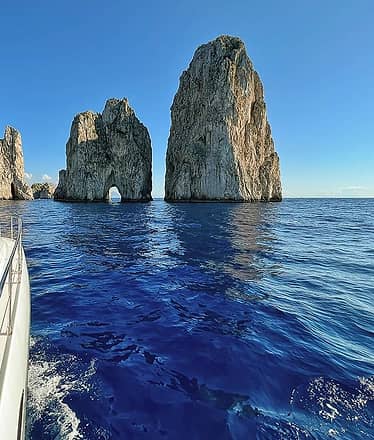 Transfer from e to Capri by luxury boat: Positano, Sorrento, Ischia etc