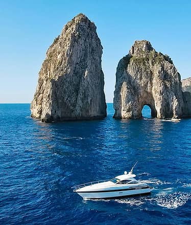 Transfer from e to Capri by luxury boat: Positano, Sorrento, Ischia etc