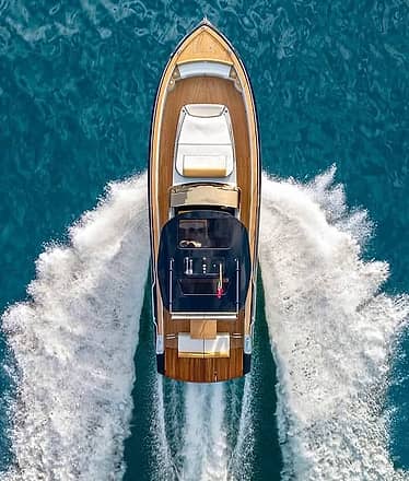 Transfer from e to Capri by luxury boat: Positano, Sorrento, Ischia etc