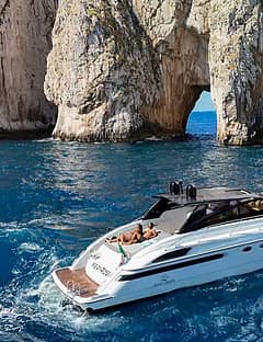 Fuga romantica in yacht: dal tramonto all’alba