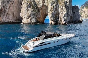 Fuga romantica in yacht: dal tramonto all’alba