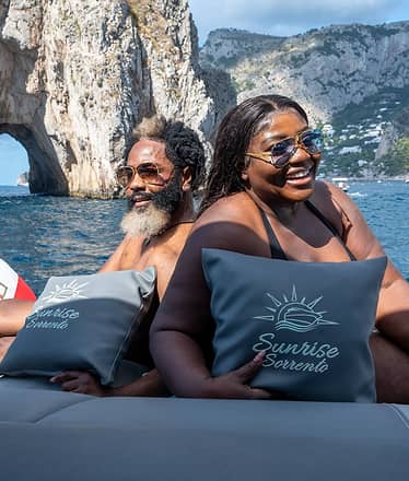 Fuga romantica in yacht: dal tramonto all’alba