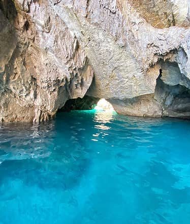 Capri in barca privata da Ischia: il tour dei sogni