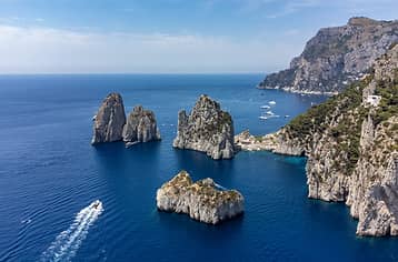 Capri in barca privata da Ischia: il tour dei sogni