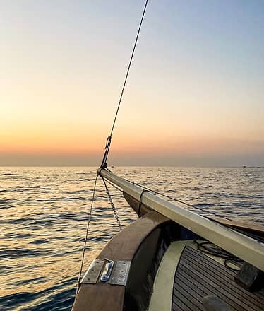 Sunset Boat Apéritif: Group Tour in Ischia