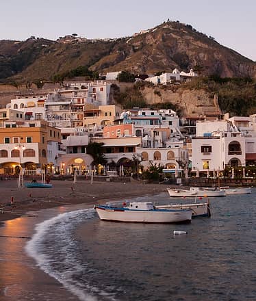 Sunset Boat Apéritif: Group Tour in Ischia