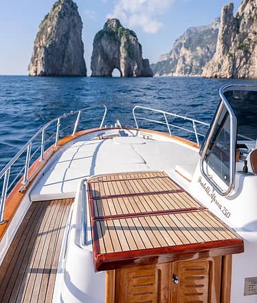 Esclusivo tour in barca a Capri con pranzo vista mare in Costiera Amalfitana