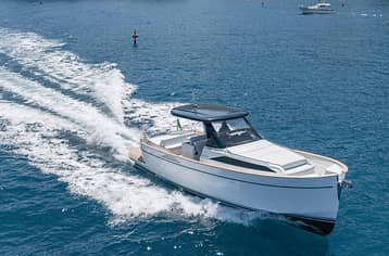 History, the sea, and natural beauty: private boat tour to Positano and Amalfi