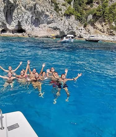 Esplora Ischia dal mare: tour in barca privata tra natura, arte e relax