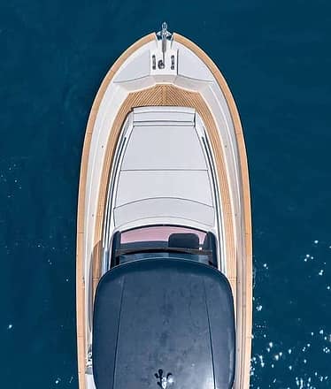 Capri by private boat and seaside lunch in Nerano: experience la dolce vita