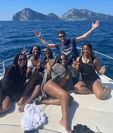 La magia di Capri e Positano: esclusivo tour in barca su gozzo privato