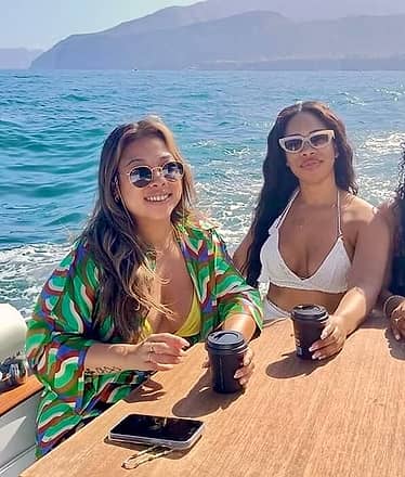 La magia di Capri e Positano: esclusivo tour in barca su gozzo privato