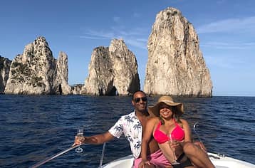 Tour privato in barca a Capri e Nerano: giornata di mare e relax