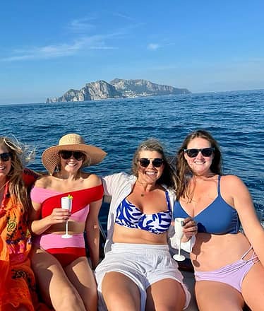 Tour privato in barca a Capri e Nerano: giornata di mare e relax