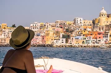 Avventura in barca a Ischia e Procida: esplora le meraviglie del Golfo di Napoli