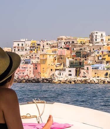 Avventura in barca a Ischia e Procida: esplora le meraviglie del Golfo di Napoli