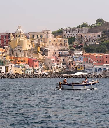 Avventura in barca a Ischia e Procida: esplora le meraviglie del Golfo di Napoli